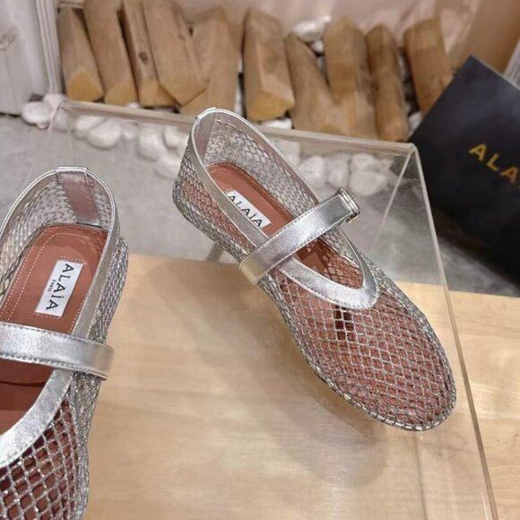 Alaia Silver Lattice Flats for Everyday Elegance - Picture 3 of 7